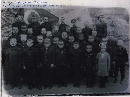 Bayram Coşkusunda Bir Araya Gelen Çocuklar: Biga Çocuk Esirgeme Kurumu ve Yetiştirme Yurdu - Fotoğraf 3