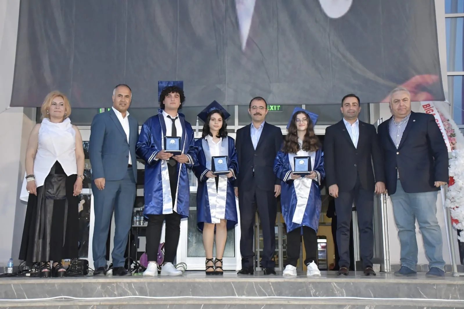 Başkan Erdoğan, Lise Öğrencilerinin Mezuniyet Heyecanına Ortak Oldu