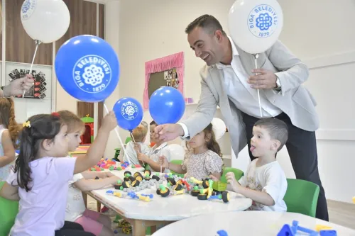 Başkan Erdoğan Miniklerin İlk Gün Heyecanını Paylaştı