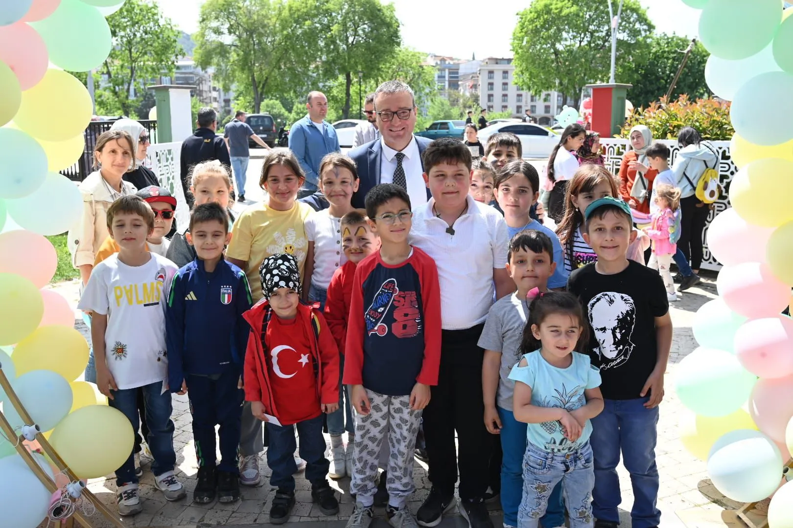 Biga Belediyesi 23 Nisan Şenliğinde Çocuklar Doyasıya Eğlendi