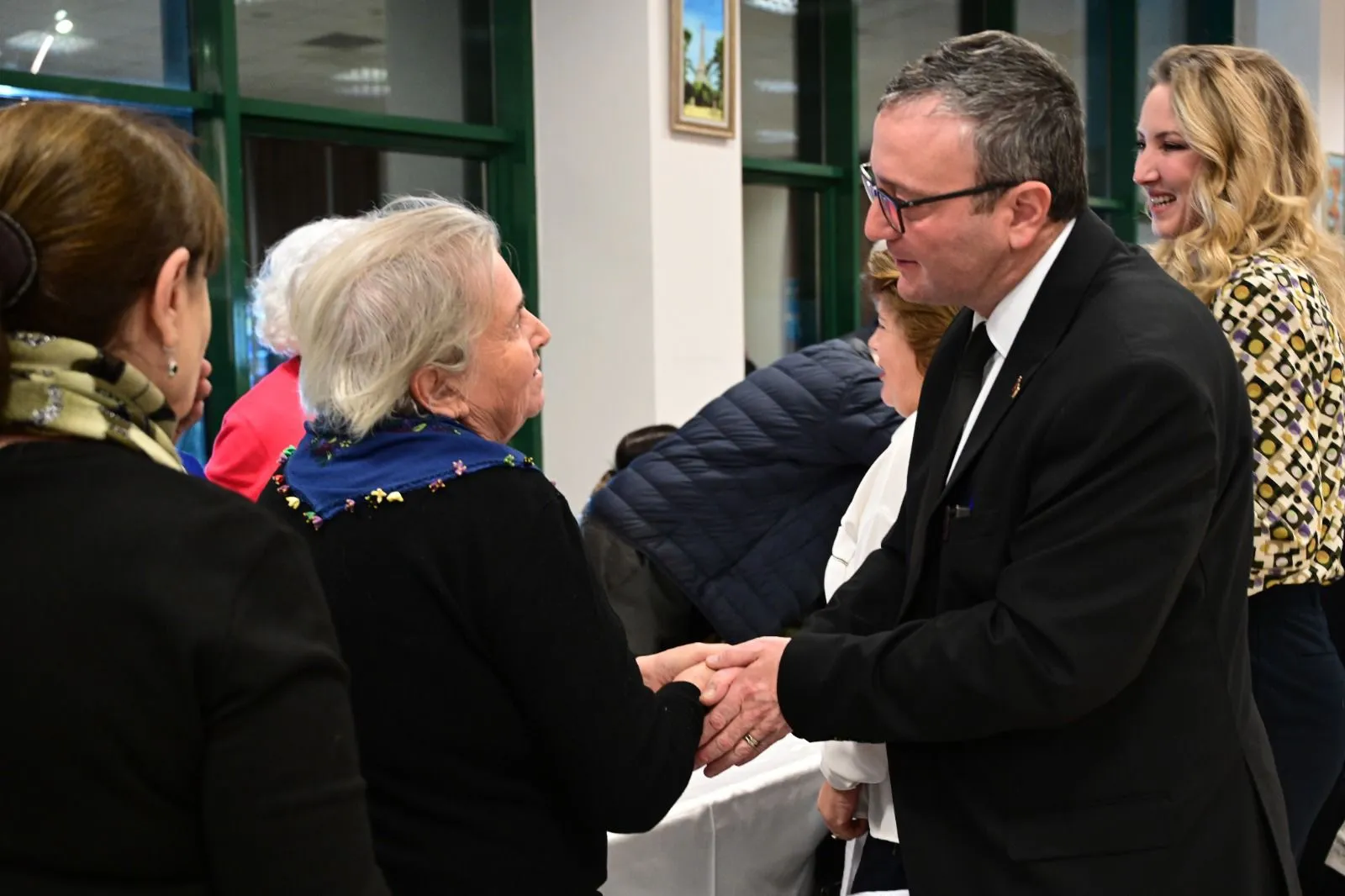 Biga Belediyesi’nden Emekli Öğretmenlere Anlamlı Kutlama