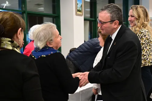 Biga Belediyesi’nden Emekli Öğretmenlere Anlamlı Kutlama