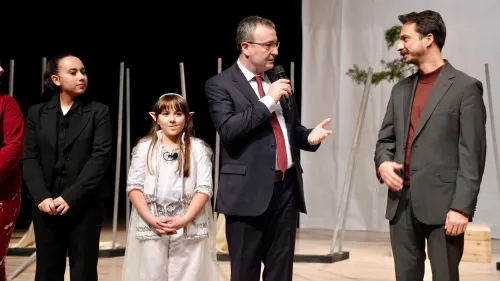 Başkan Alper Şen: “İlçe Tiyatromuzun Genç Yetenekleri Biga’nın Gururu Oldu” - Fotoğraf 7