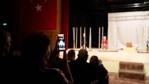 Başkan Alper Şen: “İlçe Tiyatromuzun Genç Yetenekleri Biga’nın Gururu Oldu” - Fotoğraf 4