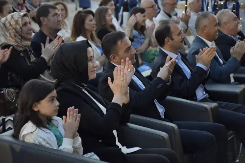 Başkan Erdoğan, Lise Öğrencilerinin Mezuniyet Heyecanına Ortak Oldu - Fotoğraf 5