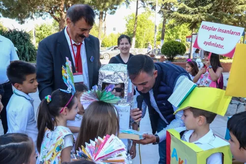 Başkan Erdoğan, Miniklerle Açık Havada Kitap Okudu - Fotoğraf 4