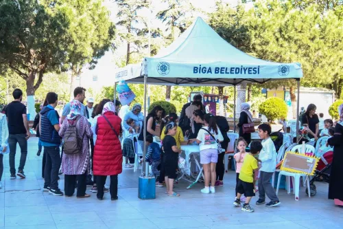 Başkan Erdoğan, Miniklerle Açık Havada Kitap Okudu - Fotoğraf 6