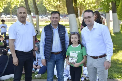 Başkan Erdoğan, Miniklerle Açık Havada Kitap Okudu - Fotoğraf 3