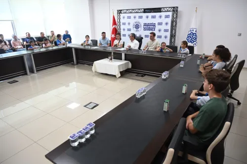 Belediye Başkanımız Alper Şen'den Başarılı Yüzücülere Ödül - Fotoğraf 3