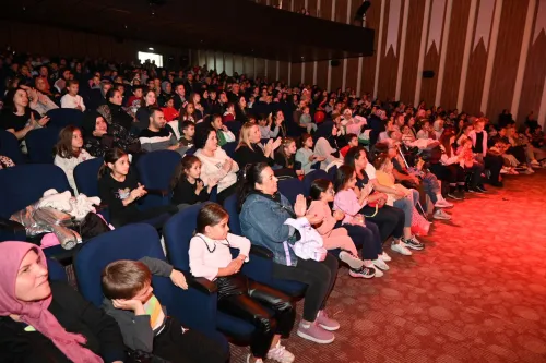 Belediyemizden Tüm Çocuklara 29 Ekim’e Özel Çocuk Tiyatrosu - Fotoğraf 2