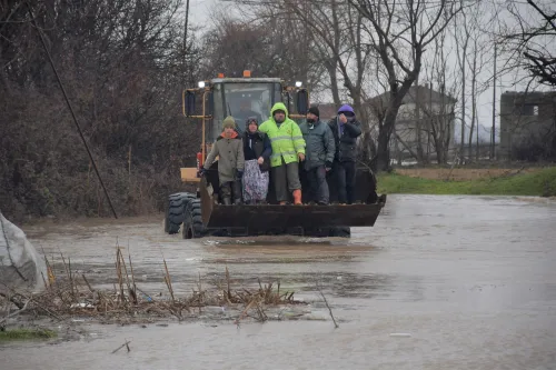 Biga Belediyesi Ekipleri Tüm İmkanlarını Seferber Etti - Fotoğraf 2