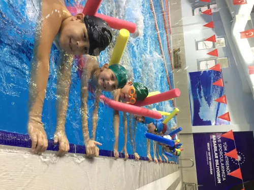 Biga Belediyesi İle Kış Ayılarında da Güvenle Yüzme Öğreniyorlar - Fotoğraf 2