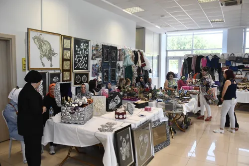 Biga Belediyesi Kadın Emeği Çarşısı: Hanımeli Açıldı - Fotoğraf 5