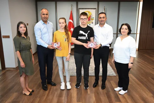 Biga Belediyesi LGS’de Başarılı Olan Öğrencileri Ödüllendirdi - Fotoğraf 3