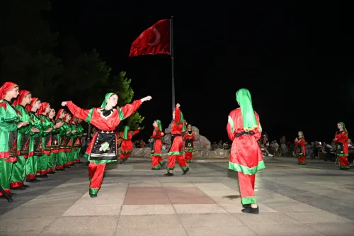 Biga Belediyesi Uluslararası Halk Oyunları Festivali Göz Doldurdu - Fotoğraf 2