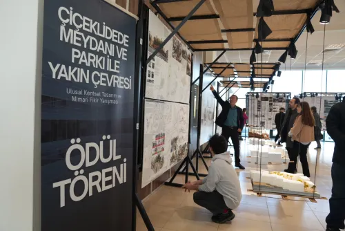 Çiçeklidede Meydanı’nın Geleceği İçin Biga’da Ortak Akıl Buluşması - Fotoğraf 2