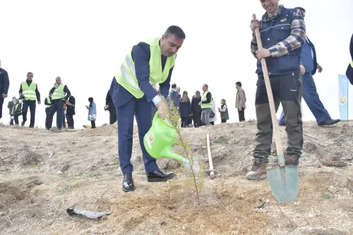 Fidanlar Toprakla Buluştu - Fotoğraf 1