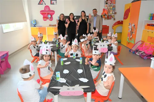 Miniklerin Süt Mutluluğu - Fotoğraf 1