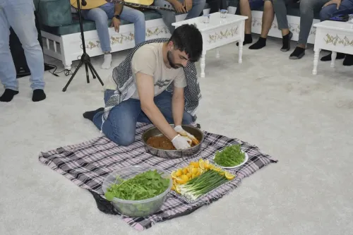 Üniversiteli Öğrenciler Çiğ Köfte Yoğurdu - Fotoğraf 4