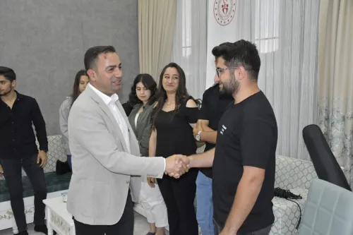 Üniversiteli Öğrenciler Çiğ Köfte Yoğurdu - Fotoğraf 2